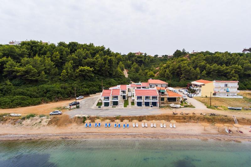 Elpiniki Luxury Apartments Неа Потидея Екстериор снимка
