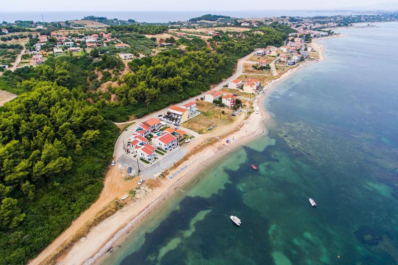 Elpiniki Luxury Apartments Неа Потидея Екстериор снимка