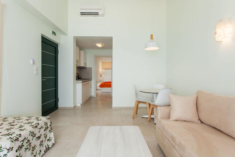 Elpiniki Luxury Apartments Неа Потидея Екстериор снимка