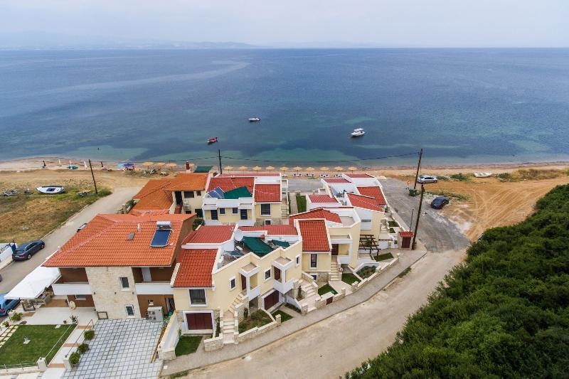 Elpiniki Luxury Apartments Неа Потидея Екстериор снимка